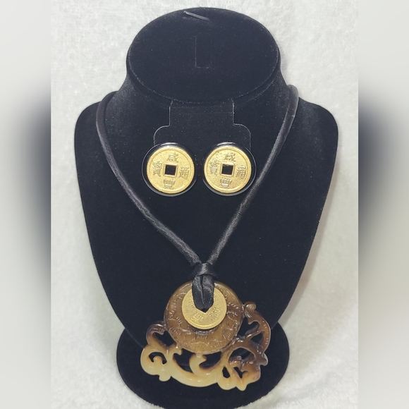 None Jewelry - Chunky Brown Jade Orient Themed Necklace and Earrings Set / Pierced